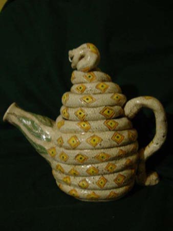 snake_tea_pot_left